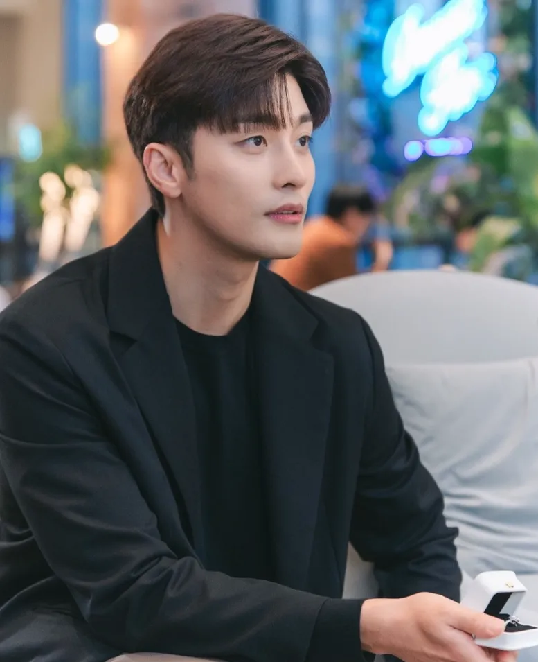 韓国俳優ソンフン