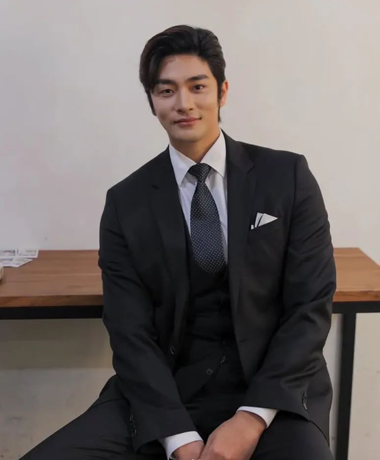 韓国俳優ソンフン