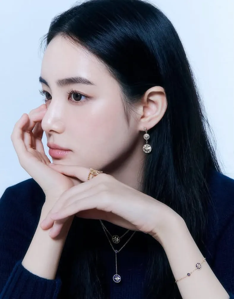 韓国女優ホン・スジュ