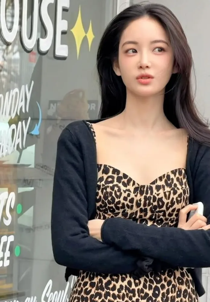 韓国女優ホン・スジュ