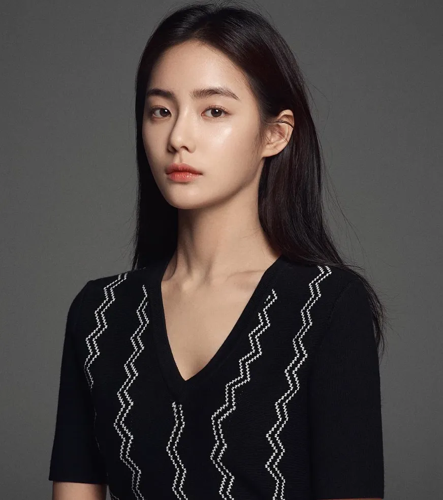 韓国女優ホン・スジュ