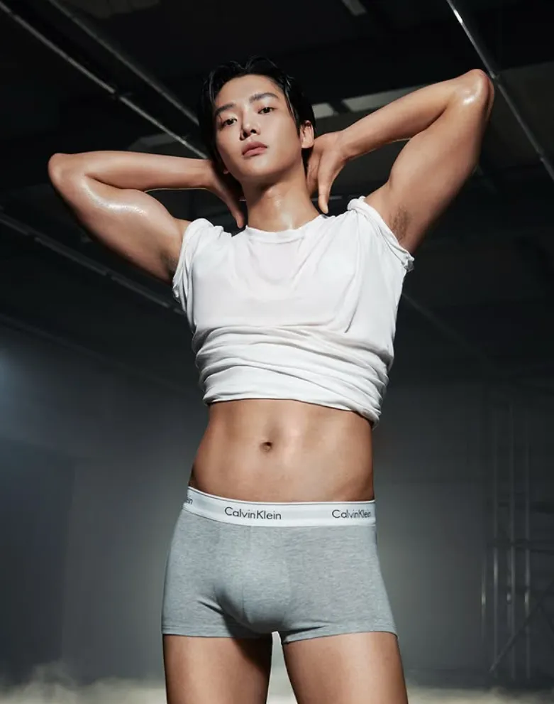 韓国俳優ロウン