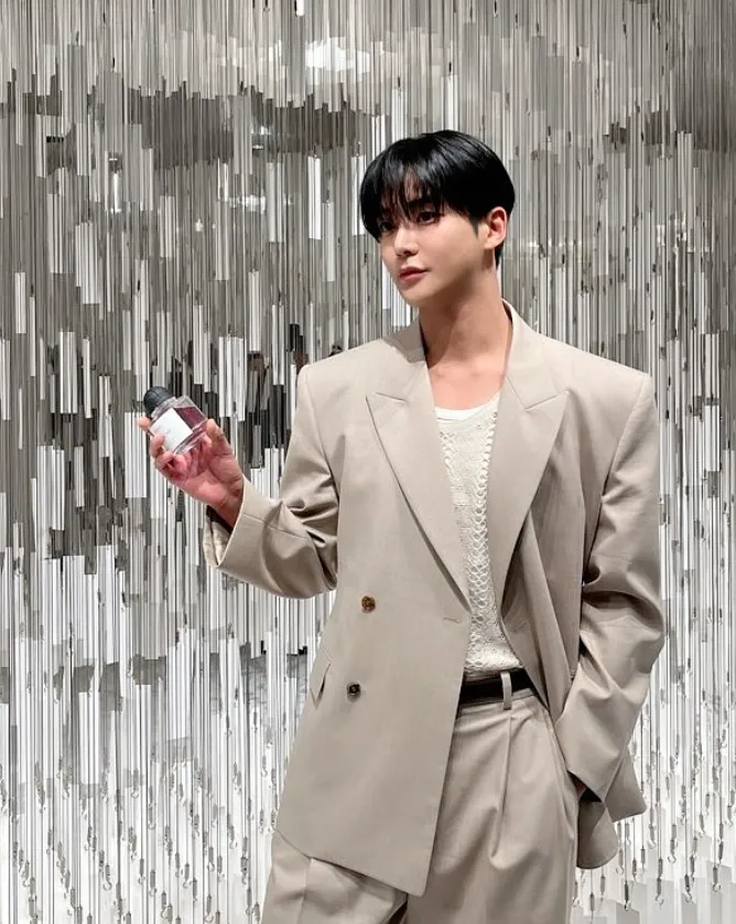 韓国俳優ロウン