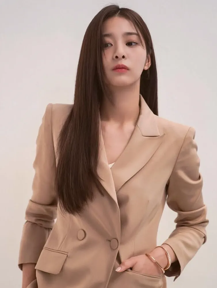 韓国女優ソル・イナ