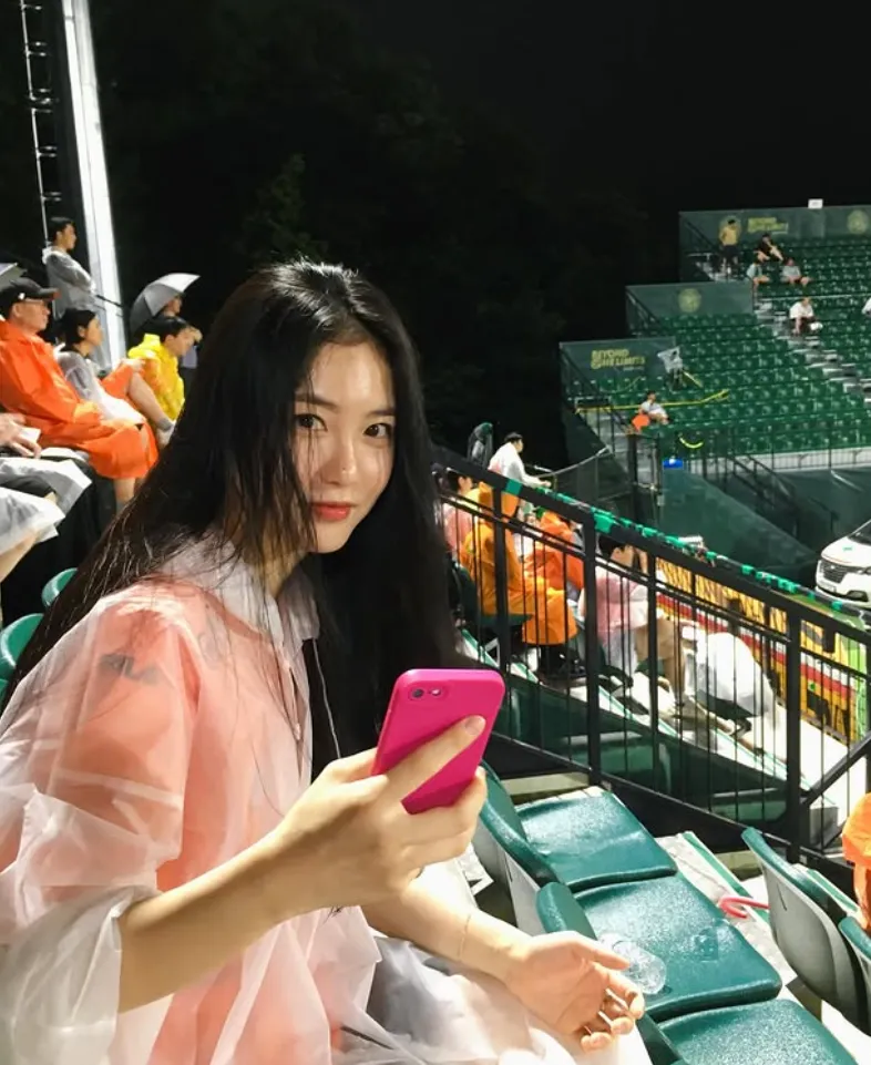 韓国女優シン・イェウン