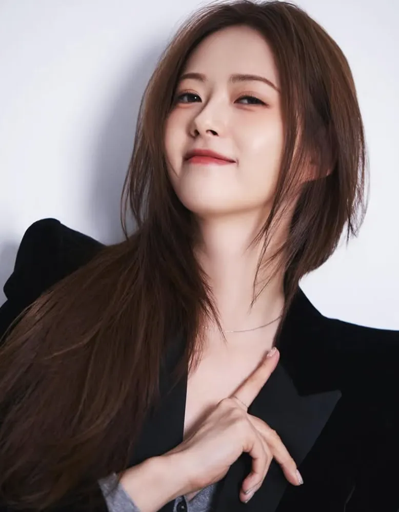 韓国女優コ・アラ