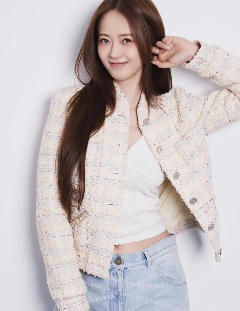 韓国女優コ・アラ