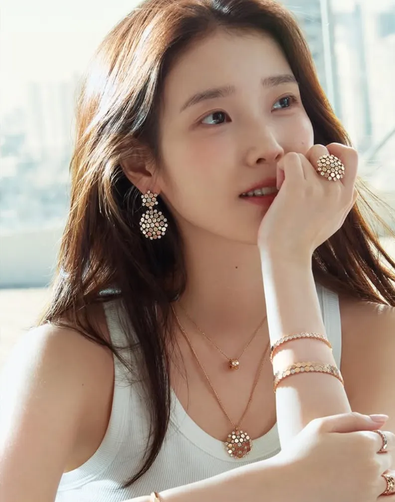 韓国人気シンガー・ソングライター&女優IU