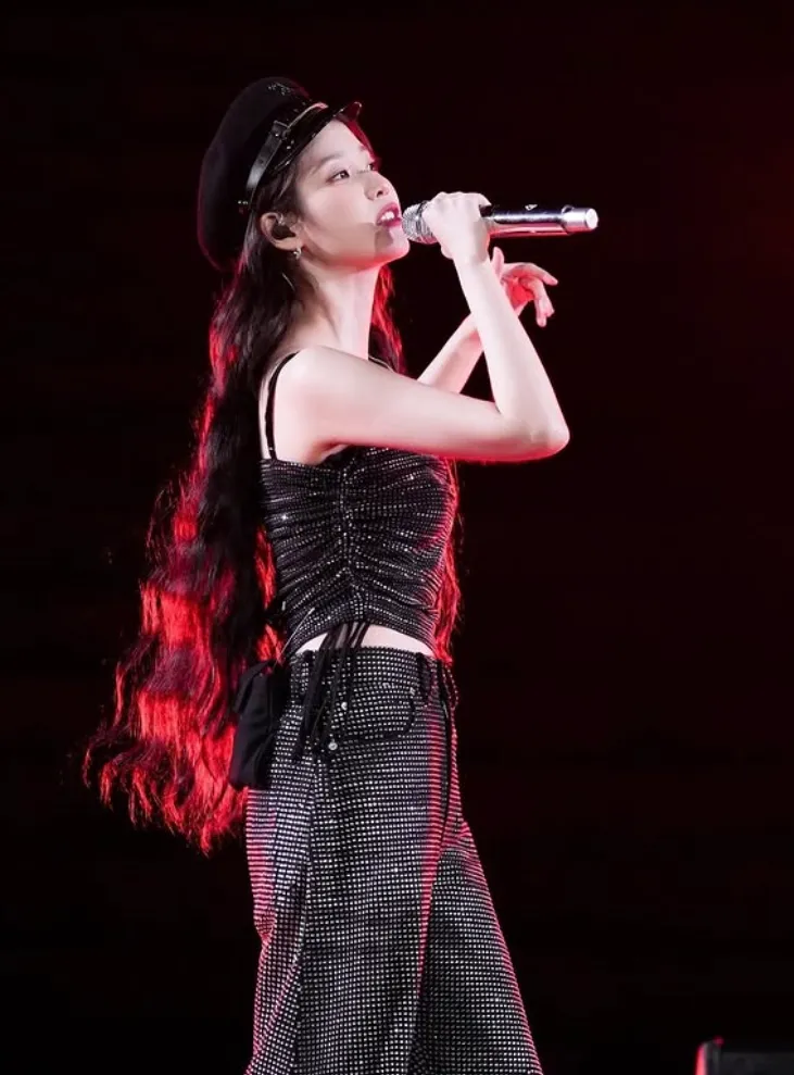 韓国人気シンガー・ソングライター&女優IU