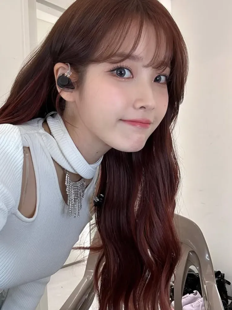 韓国人気シンガー・ソングライター&女優IU