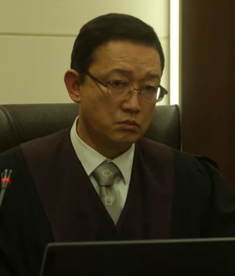 韓国ドラマ『捏造された都市』キャスト｜パク・ヨン(裁判長役)