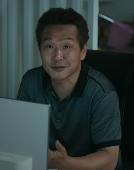 Netflixオリジナル韓国映画『84m²(Wall to Wall)』キャスト|リュ・ソンヒョン(不動産仲介人役)