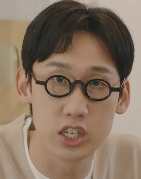 『ソウルの家から大企業に通うキム部長の物語』キャスト|イ・サンジン(動画配信者役)