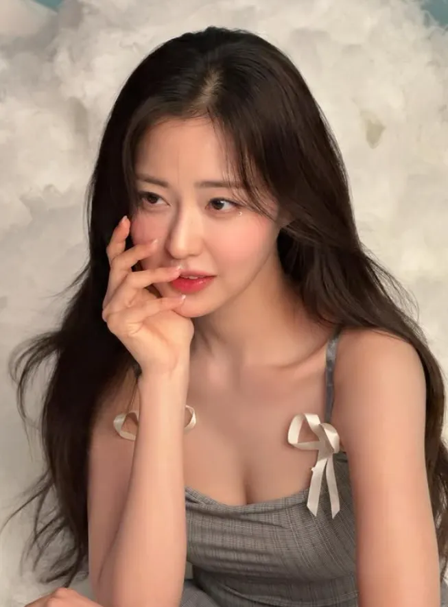 韓国女優シン・スルギ