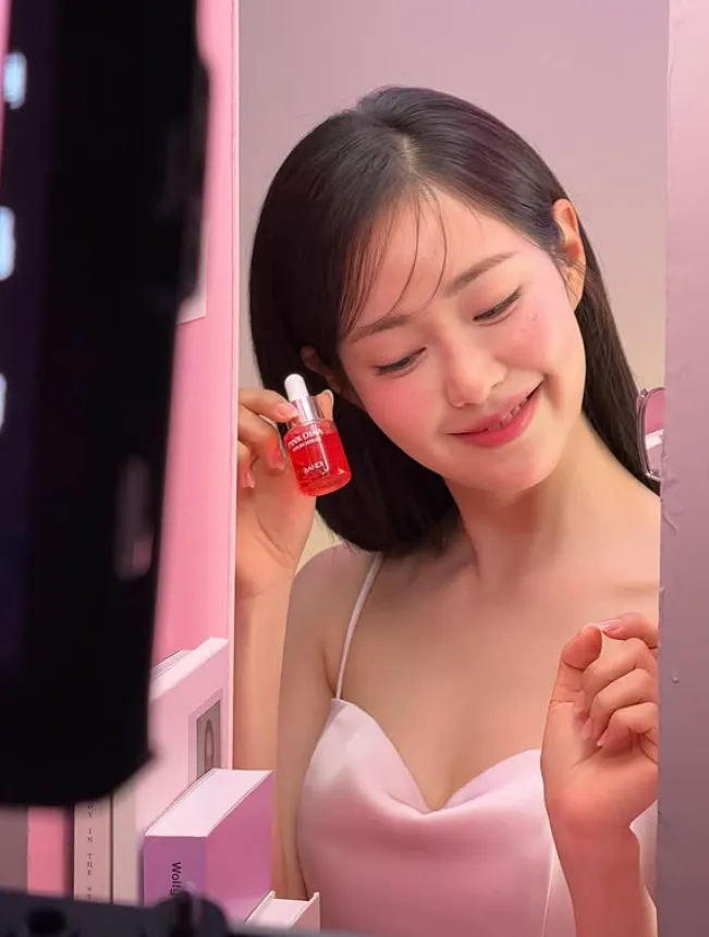 韓国女優シン・スルギ
