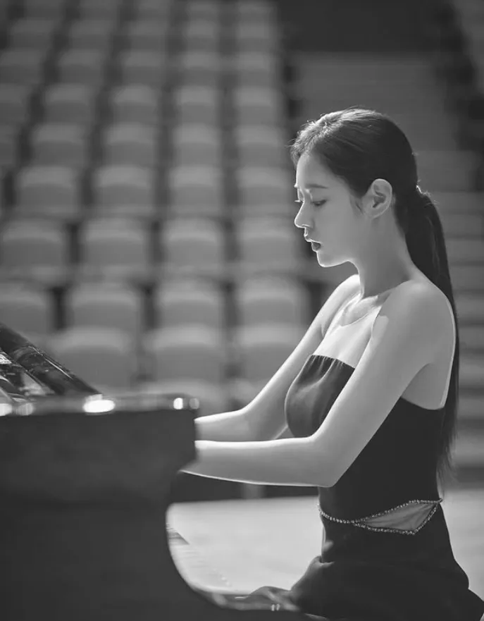 韓国女優シン・スルギ