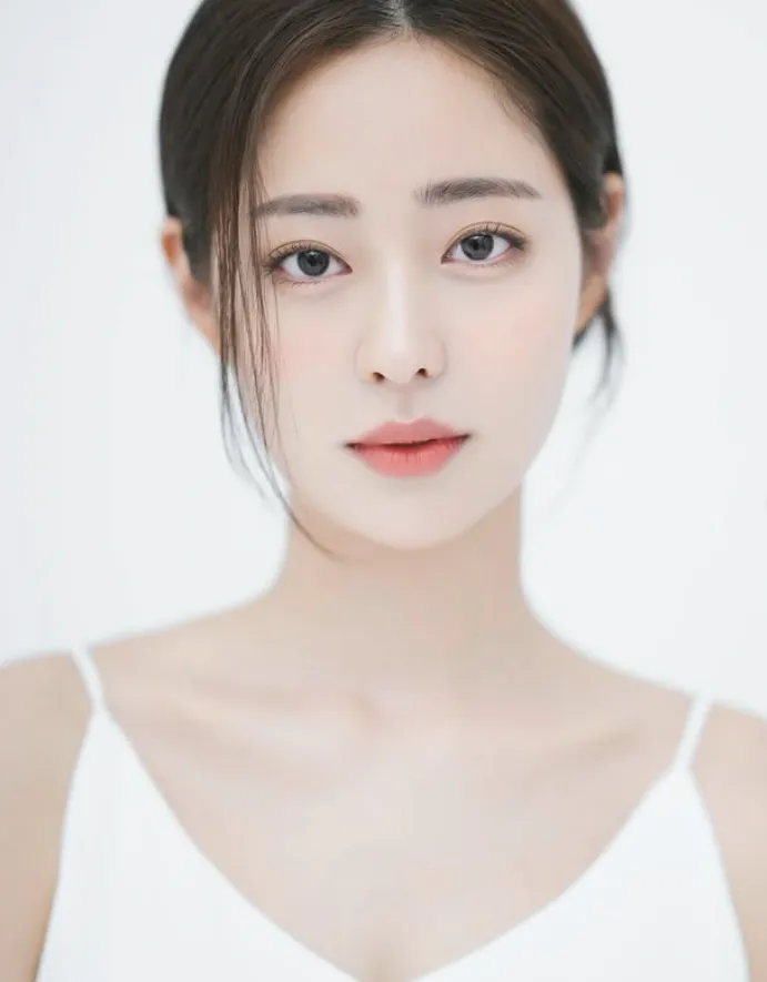 韓国女優シン・スルギ