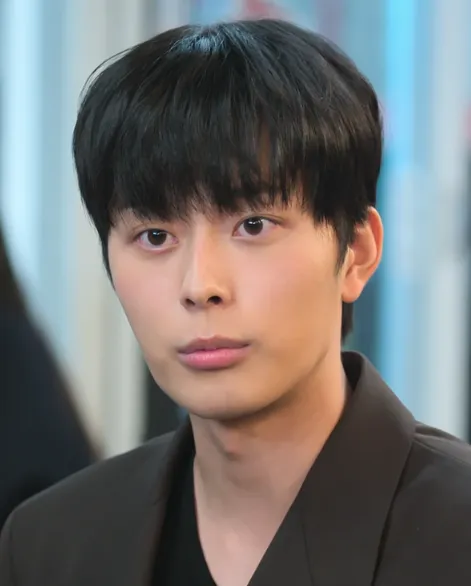 韓国ドラマ『マンスリー彼氏』キャスト｜ユ・ソンホ(ファニ役)