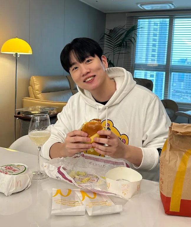 韓国恋愛リアルバラエティ『脱出おひとり島：シーズン5』MC｜ハネ(元Phantom)