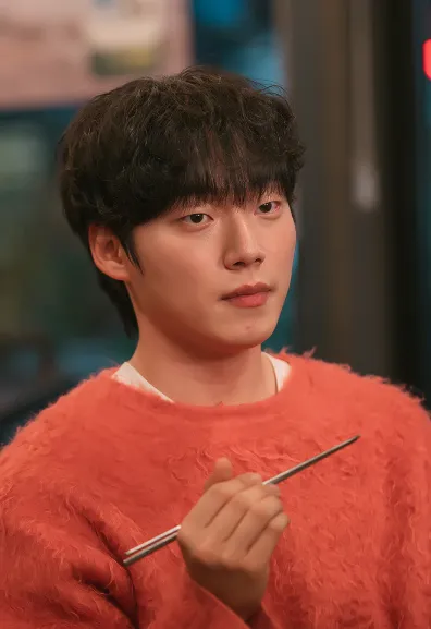 韓国ドラマ『本日も完売しました』キャスト｜ユン・ジェチャン(ファン・ギホン役)