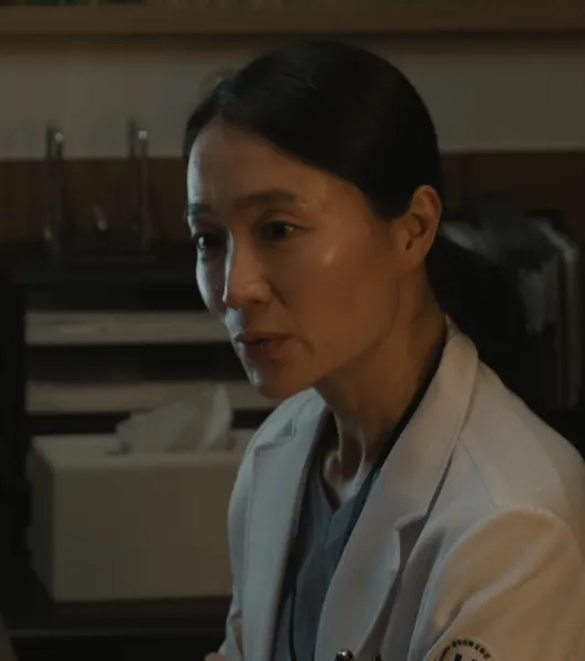 韓国ドラマ『誰だって無価値な自分と闘っている』キャスト｜チェ・ヒジン(医師役)