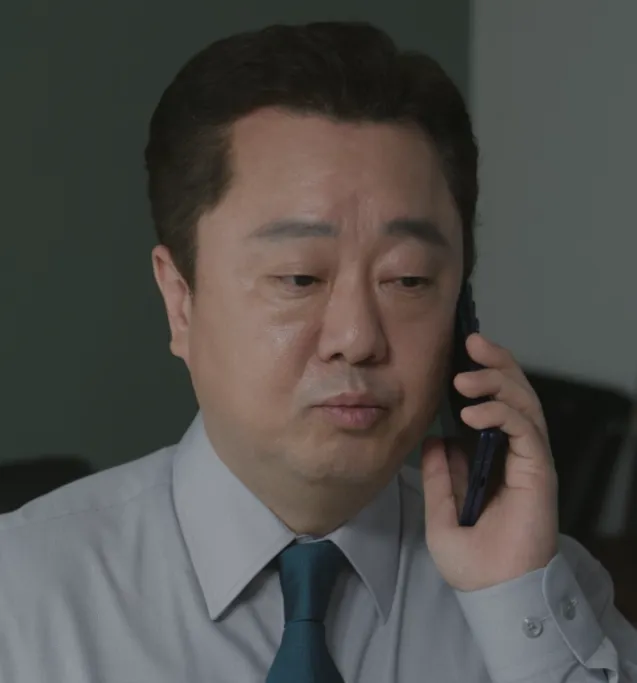 韓国ドラマ『誰だって無価値な自分と闘っている』キャスト|パク・スヨン(パク代表|演:パク・スヨン役)