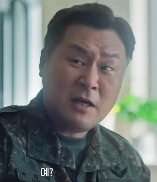 韓国ドラマ『炊事兵、伝説になる』キャスト｜ユン・ギョンホ(パク・ジェヨン役)