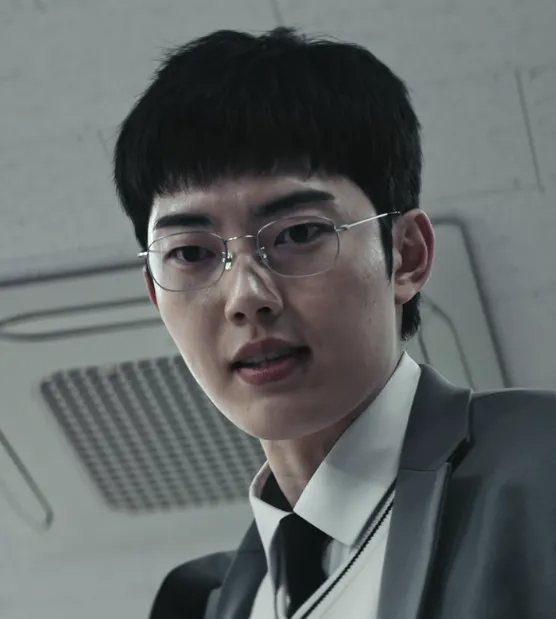 韓国ドラマ『鉄槌教師』キャスト|チョン・スヒョン(パク・デソク役)